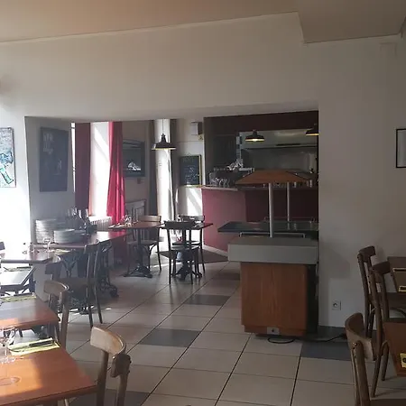 Au Pigeon Blanc فندق Andouillé